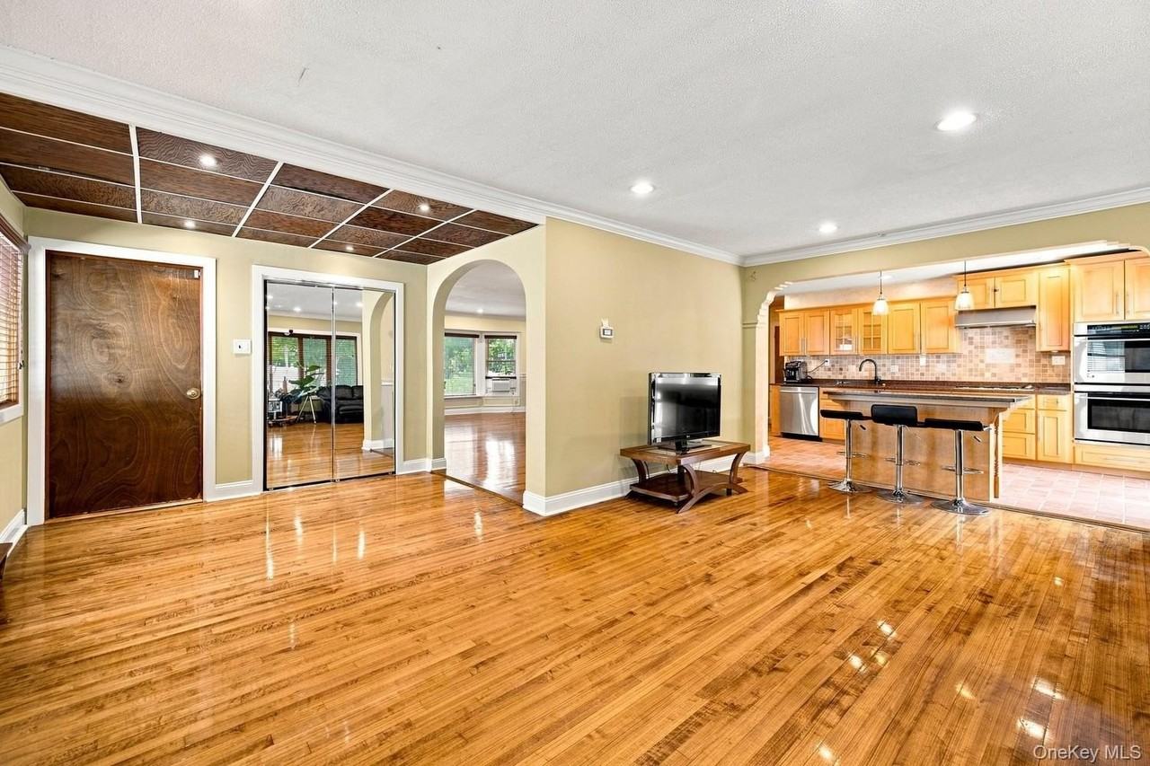 791 Cornwell Ave - Photo 5 of 23