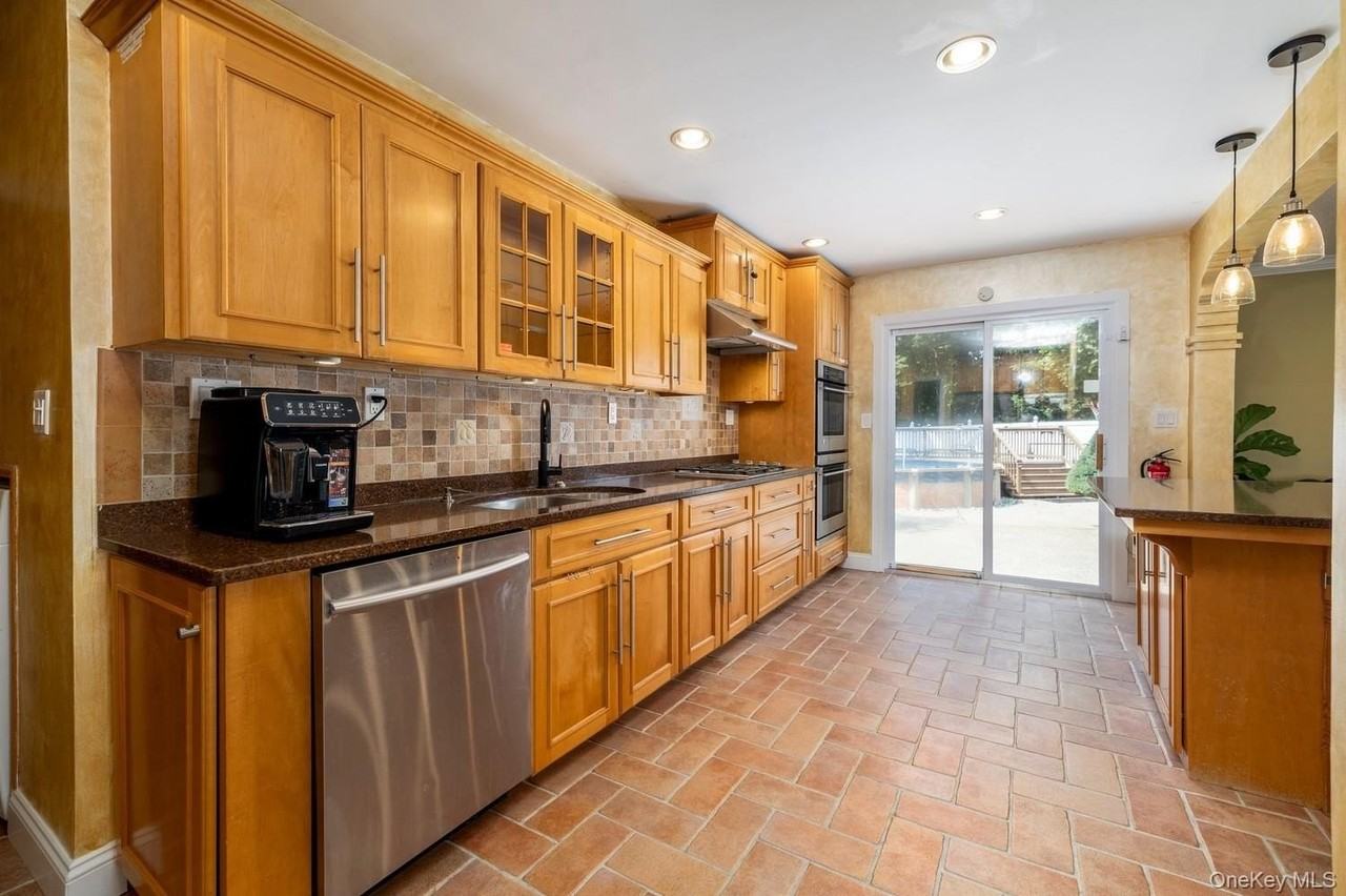 791 Cornwell Ave - Photo 7 of 23