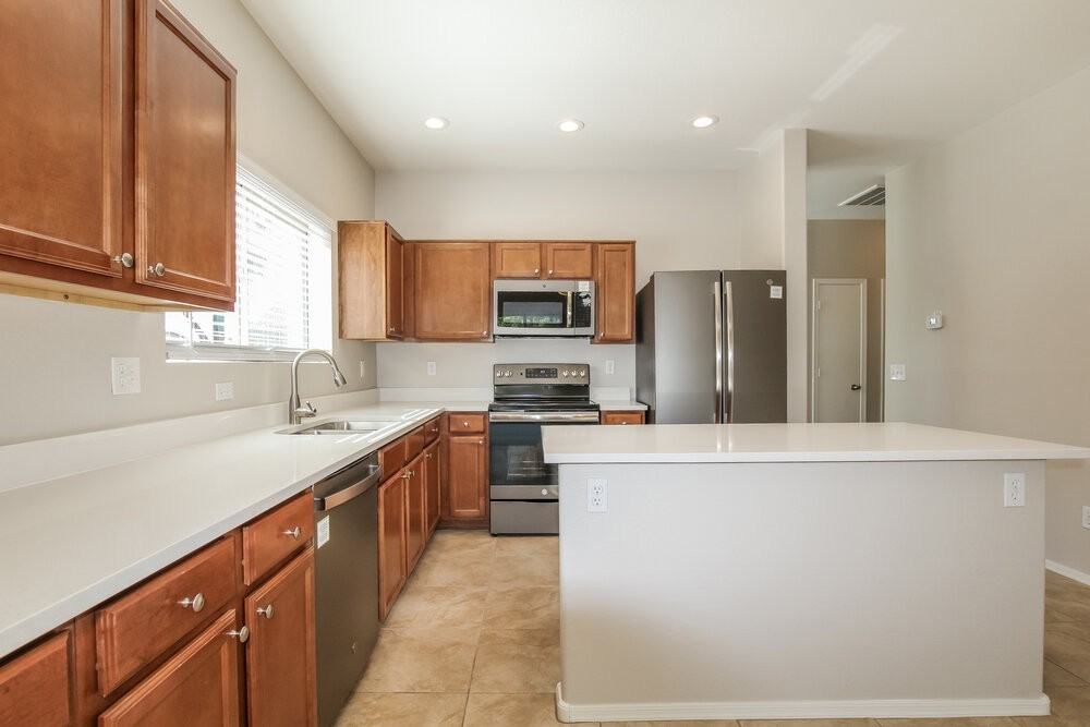 15313 W Cameron Cir - Photo 5 of 16