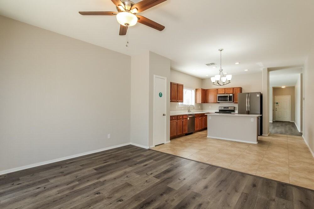 15313 W Cameron Cir - Photo 7 of 16