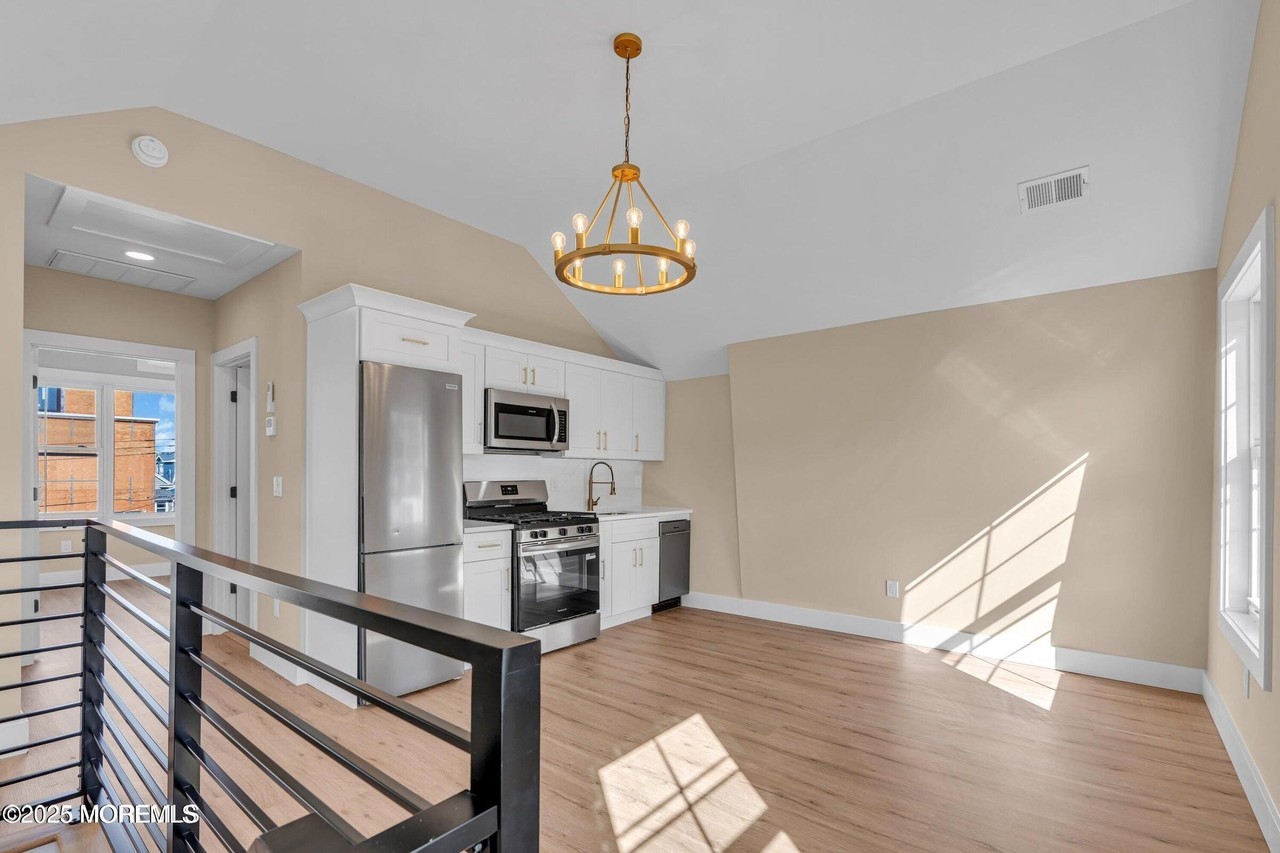 39 Seadrift Ave #2 - Photo 4 of 12