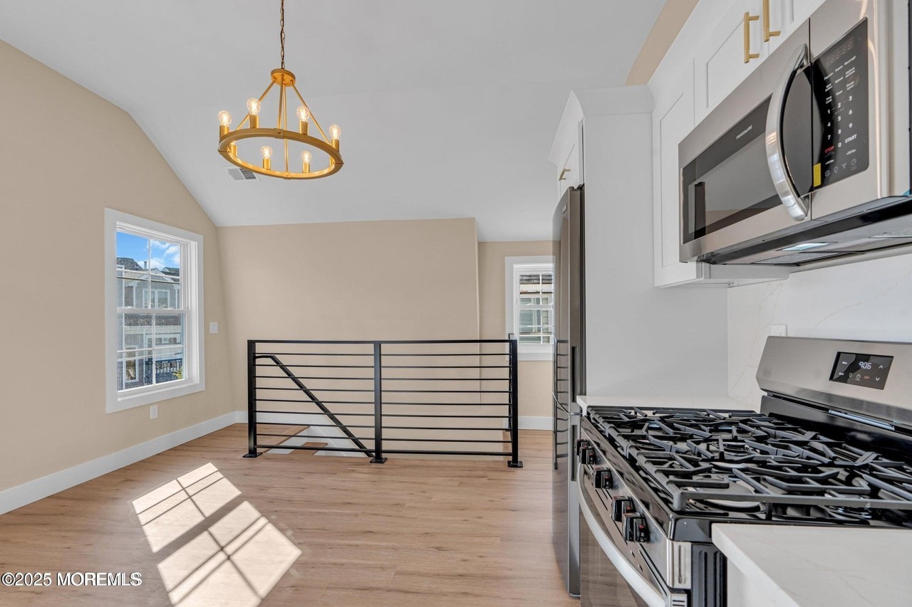 39 Seadrift Ave #2 - Photo 7 of 12