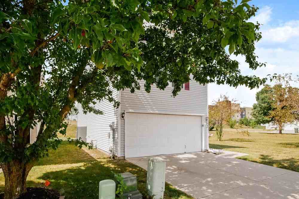 605 Fern St - Photo 4 of 17