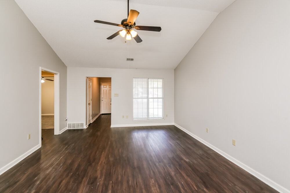 1109 Mcgowan Dr - Photo 4 of 16