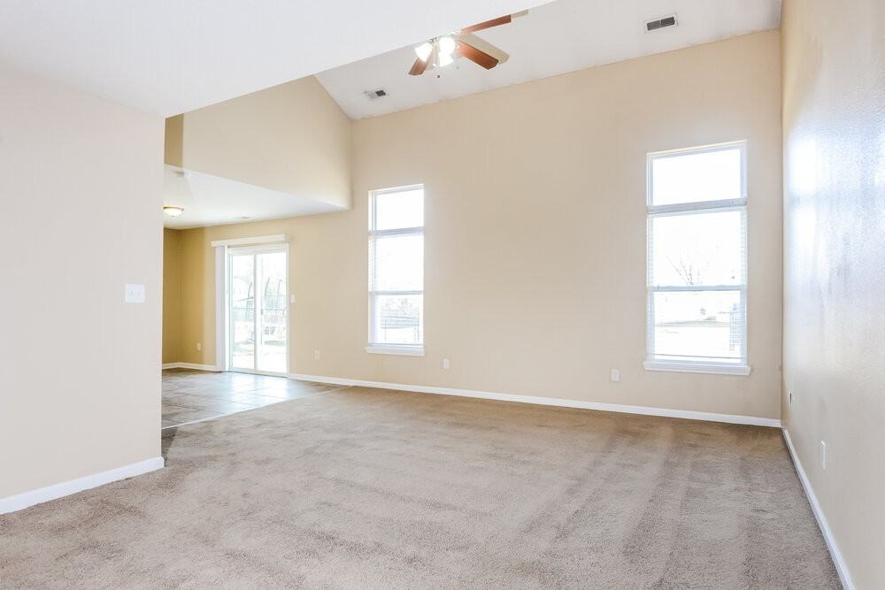258 Broadmoor Bnd - Photo 4 of 17