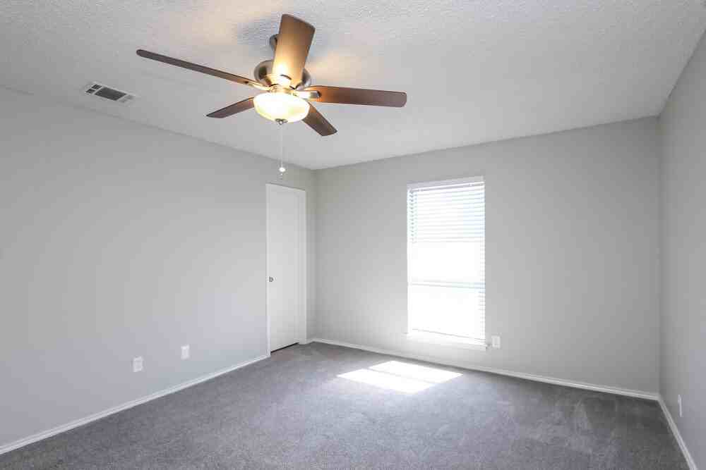 6403 Plainview Dr - Photo 7 of 16