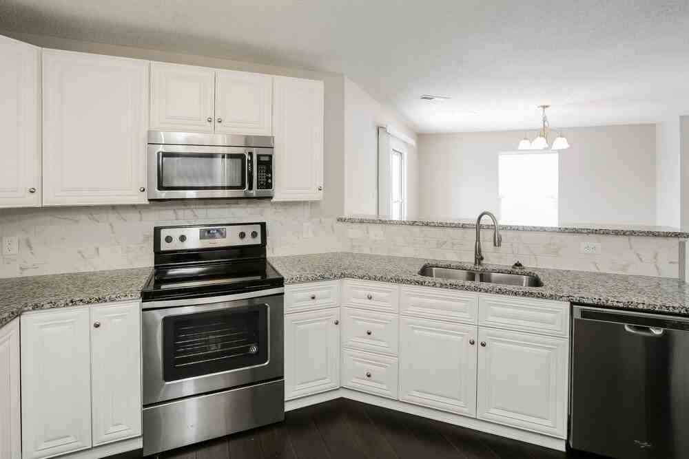 10110 Pine Grove Way - Photo 5 of 16