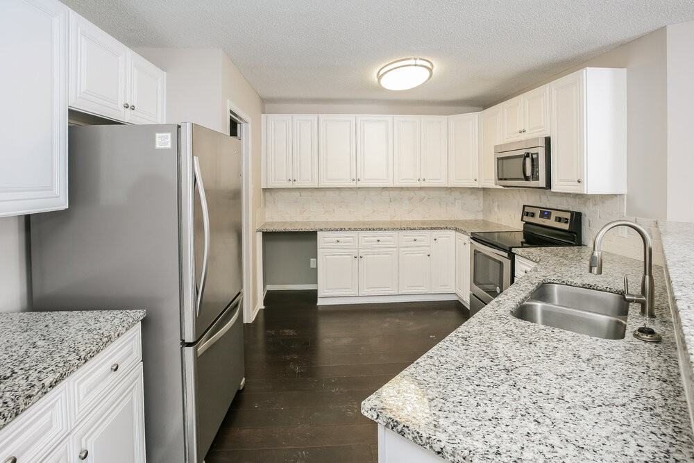 10110 Pine Grove Way - Photo 6 of 16