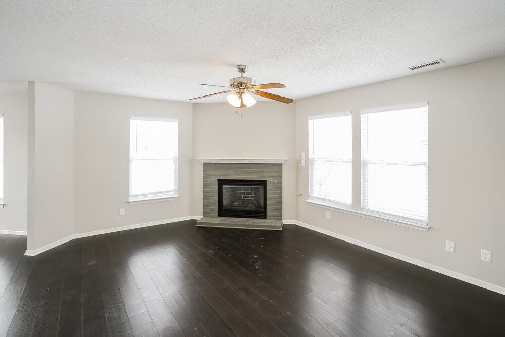 10110 Pine Grove Way - Photo 7 of 16