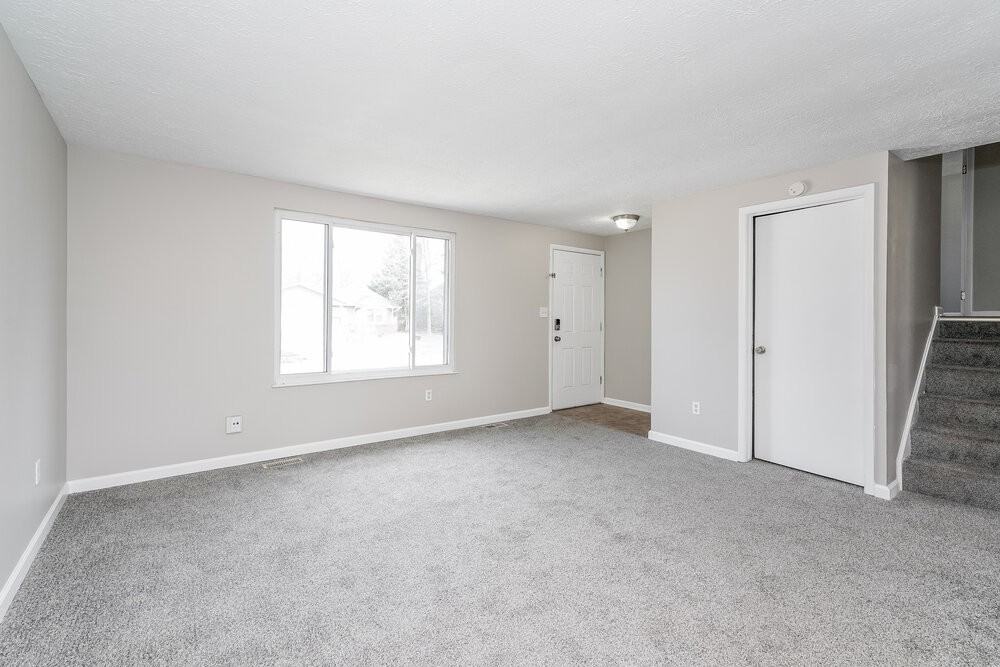 1324 Woodpointe Dr - Photo 5 of 18