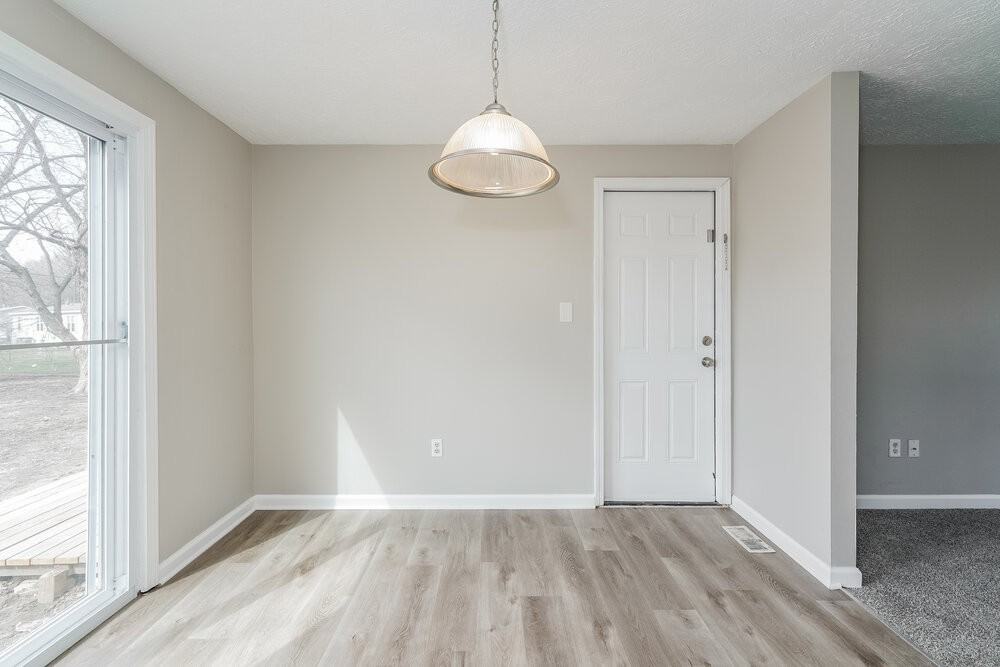 1324 Woodpointe Dr - Photo 6 of 18