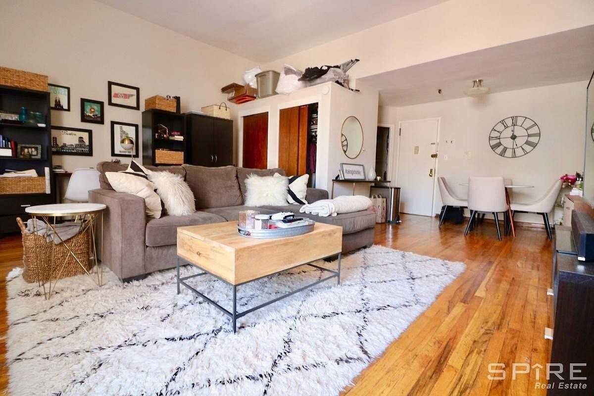 39 W 74th St #3B - Photo 2 of 12