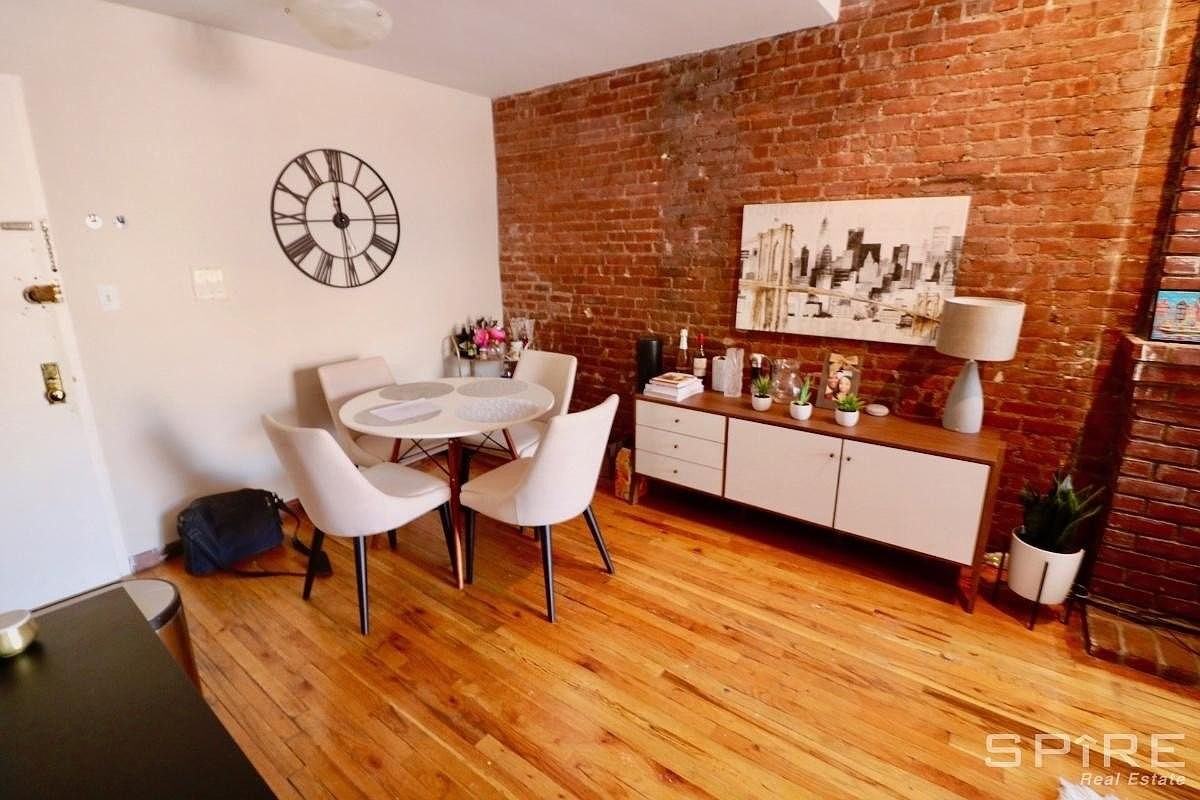 39 W 74th St #3B - Photo 3 of 12