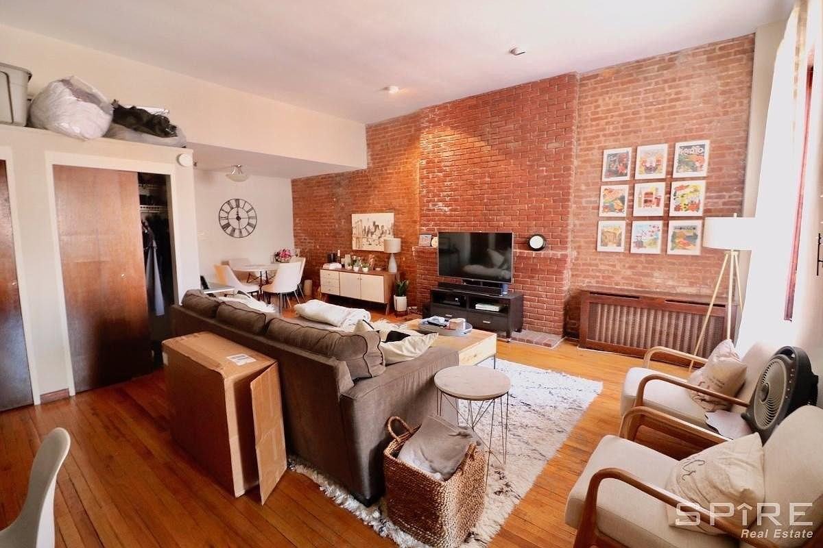 39 W 74th St #3B - Photo 4 of 12