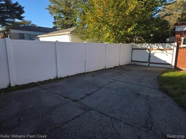 30271 Astor St - Photo 3 of 40