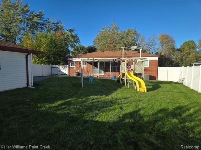 30271 Astor St - Photo 6 of 40