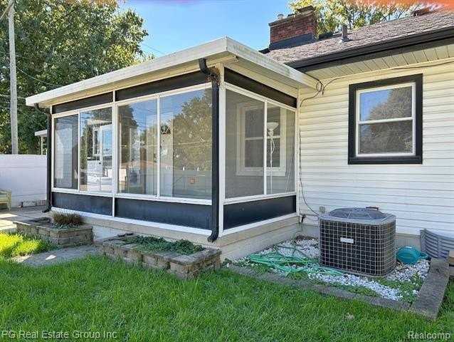 4221 Merrick St - Photo 2 of 10