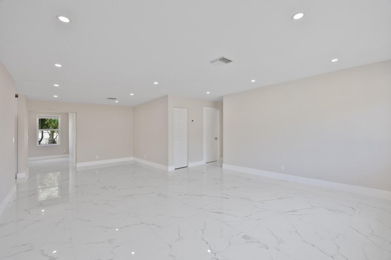 215 Evergreen Dr - Photo 2 of 23