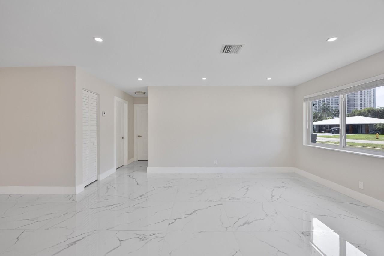 215 Evergreen Dr - Photo 3 of 23
