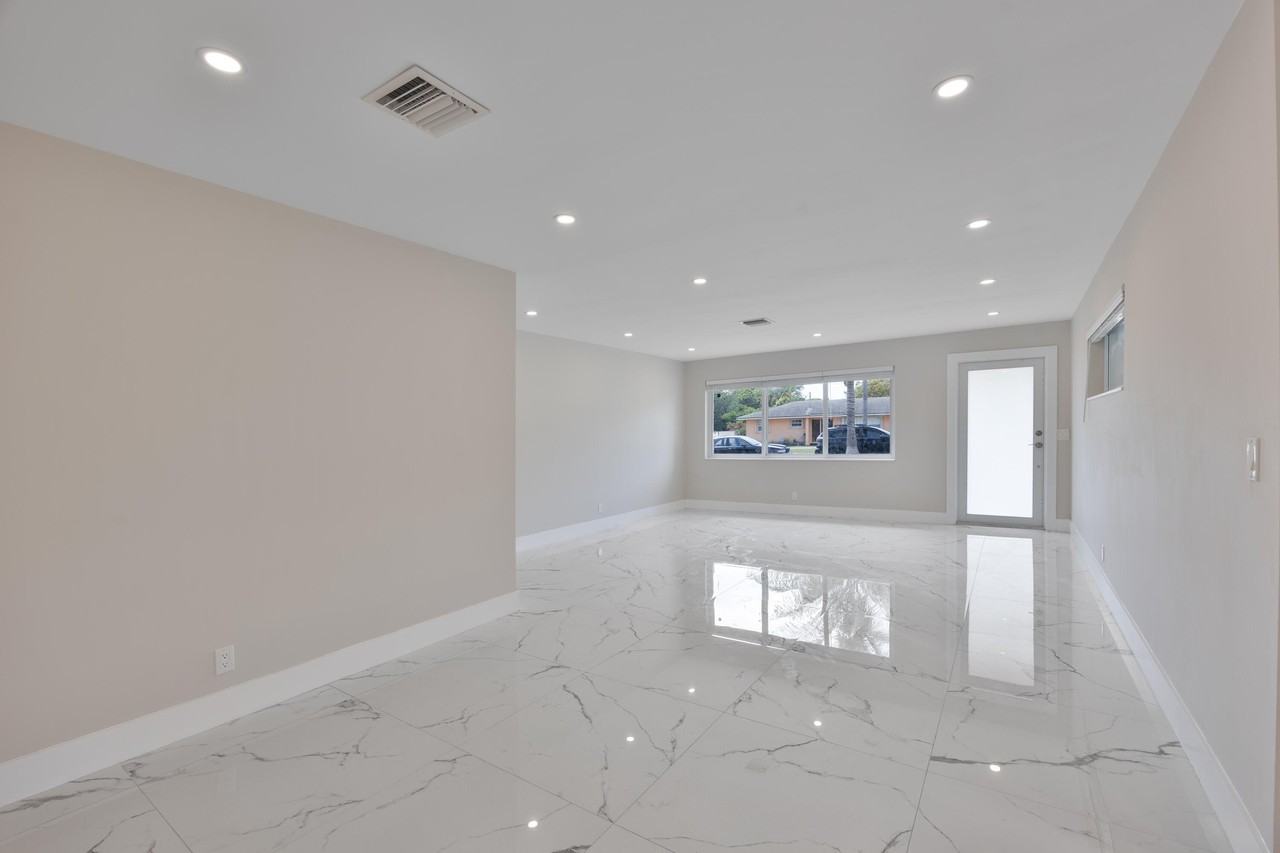 215 Evergreen Dr - Photo 4 of 23