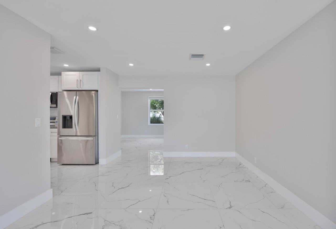 215 Evergreen Dr - Photo 5 of 23