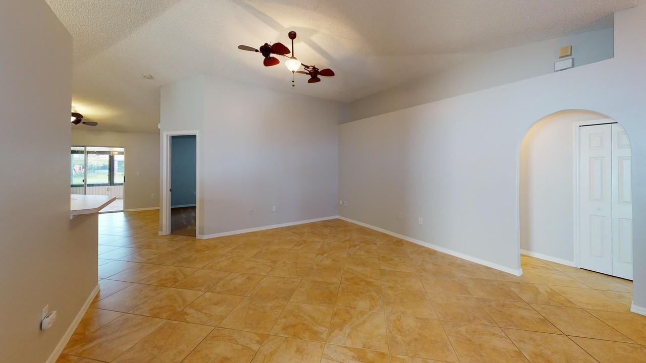 1281 Berryhill Dr - Photo 7 of 37
