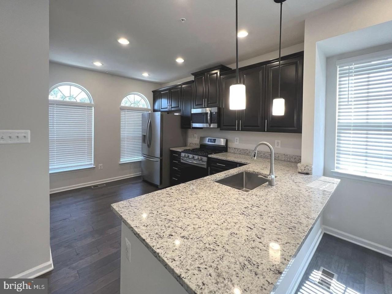 7801 Rosella Ln - Photo 6 of 20