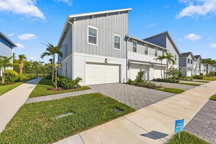 4242 Brookgreen Square - Photo 2 of 15