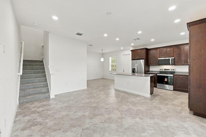 4242 Brookgreen Square - Photo 3 of 15