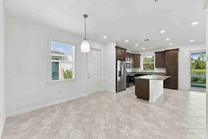 4242 Brookgreen Square - Photo 7 of 15