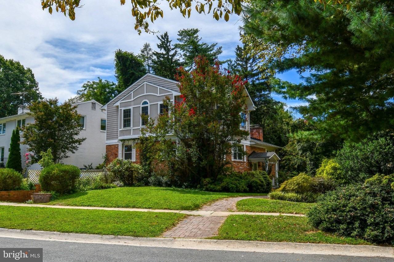 5303 Danbury Rd - Photo 3 of 50