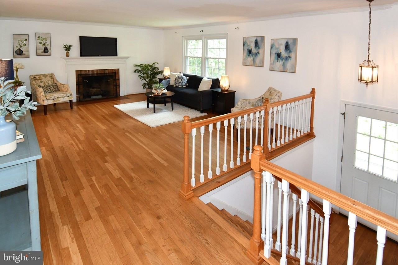 5303 Danbury Rd - Photo 6 of 50