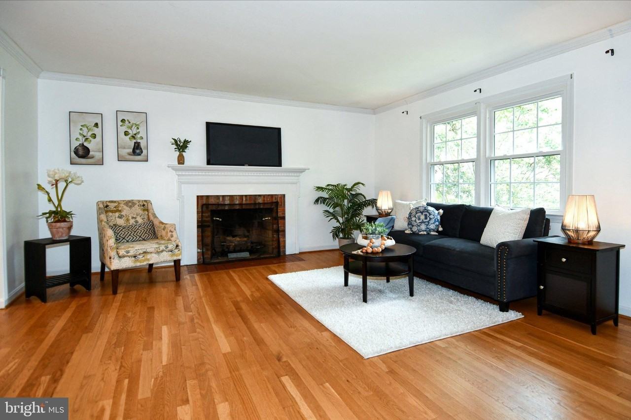 5303 Danbury Rd - Photo 7 of 50
