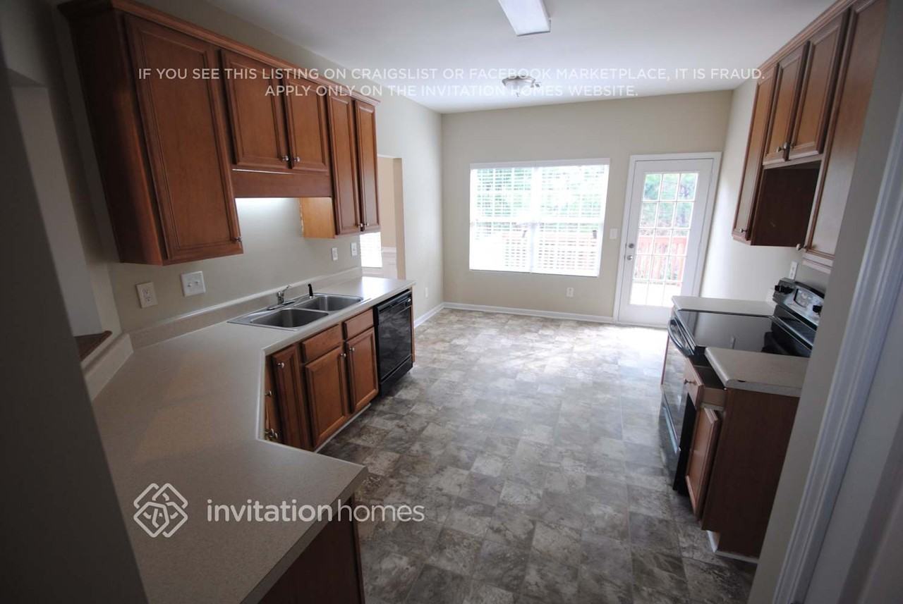 6081 Rock Elm Rd - Photo 3 of 12
