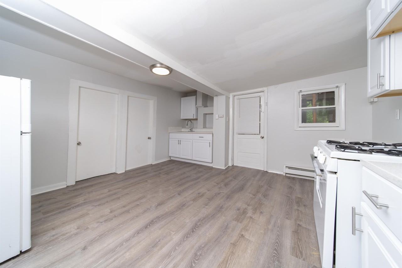 169 Hutton St #2 - Photo 4 of 20