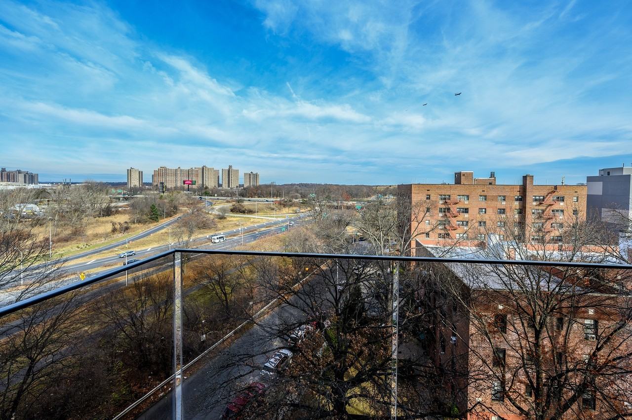 1890 Pelham Parkway South #4C - Photo 6 of 18
