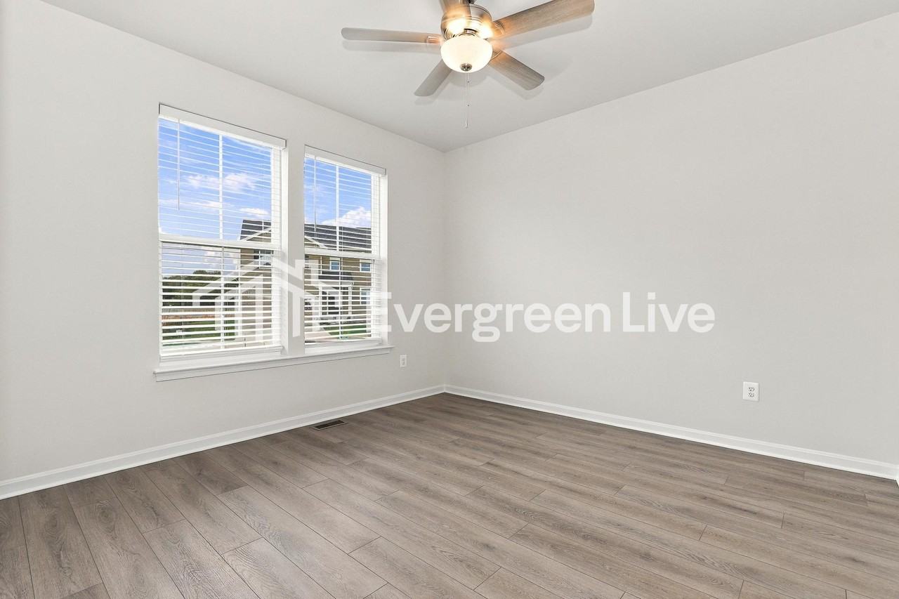 51 Dunmore Dr - Photo 4 of 15
