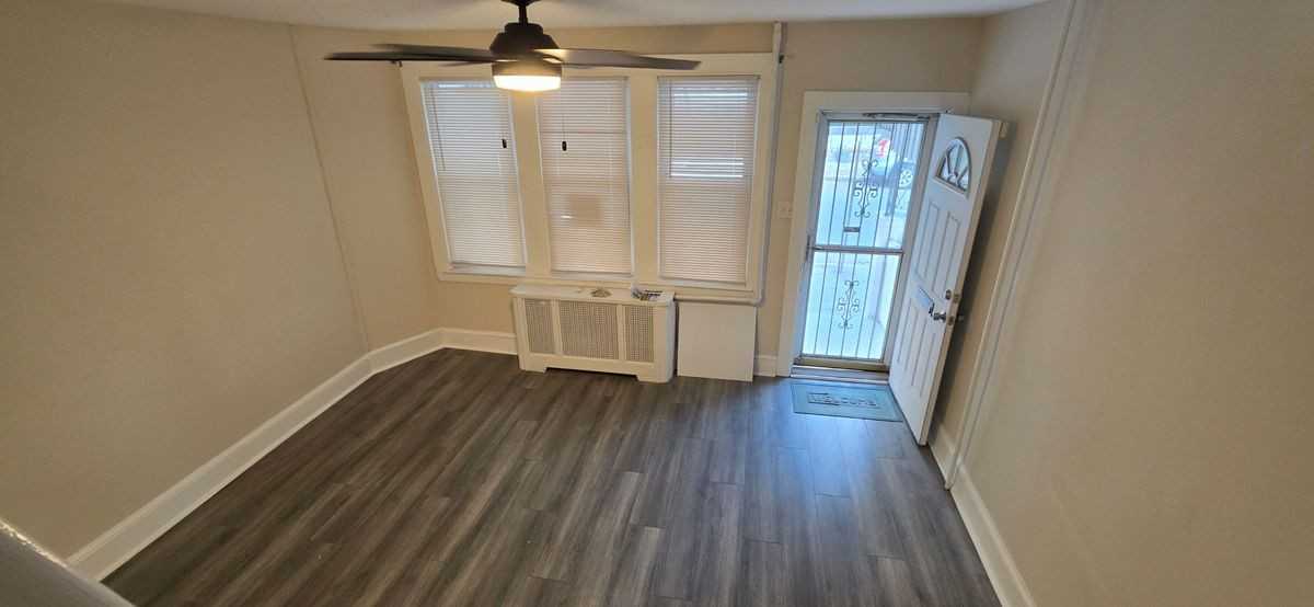 1044 N Ohio Ave - Photo 2 of 13