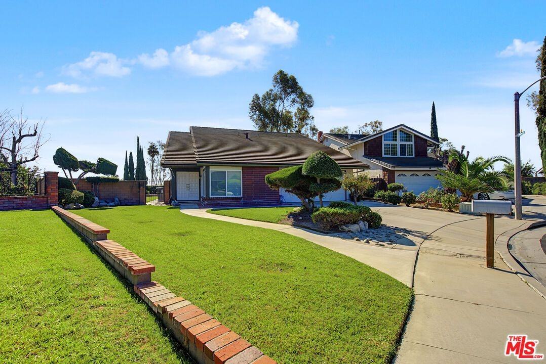 2044 Foothill Dr - Photo 2 of 45