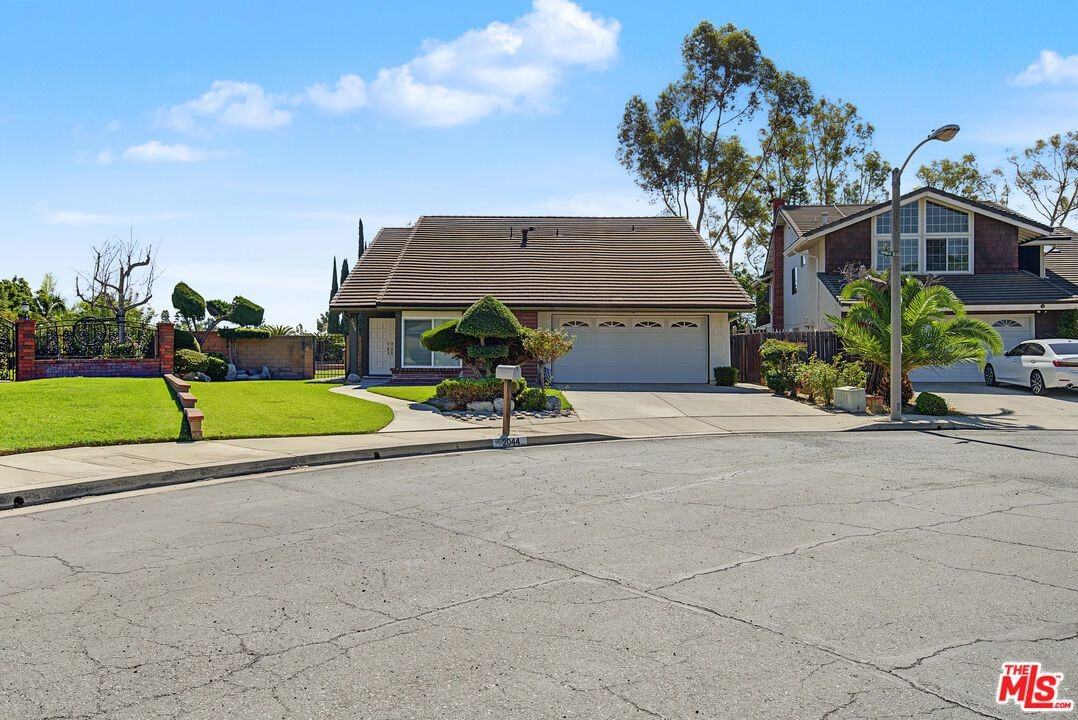 2044 Foothill Dr - Photo 3 of 45