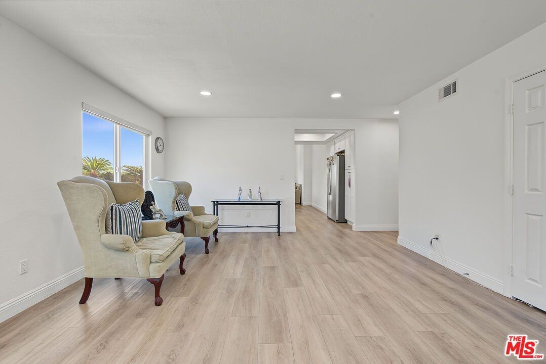 2044 Foothill Dr - Photo 5 of 45
