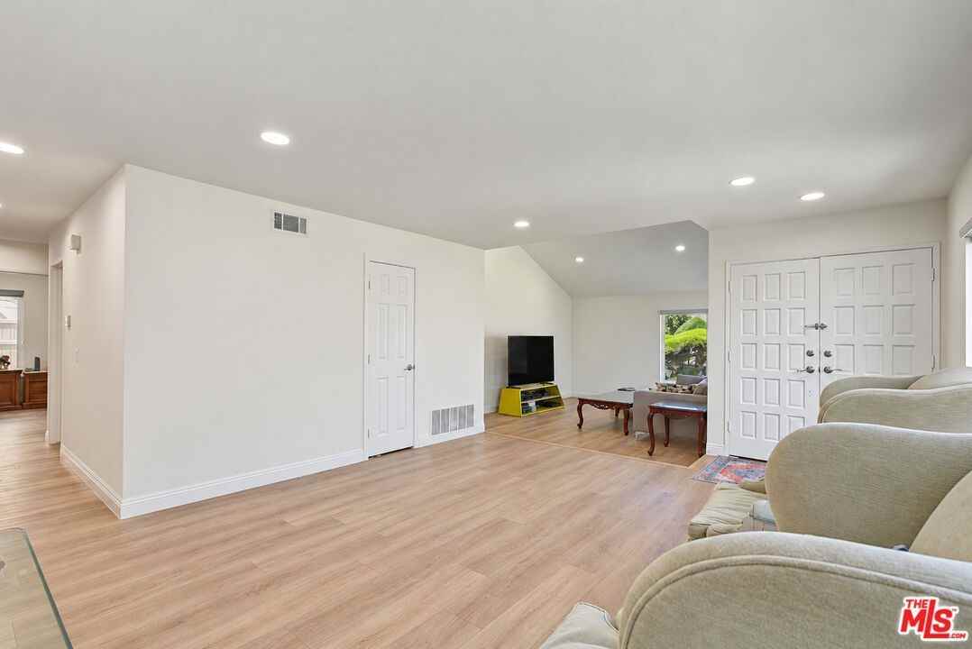 2044 Foothill Dr - Photo 7 of 45