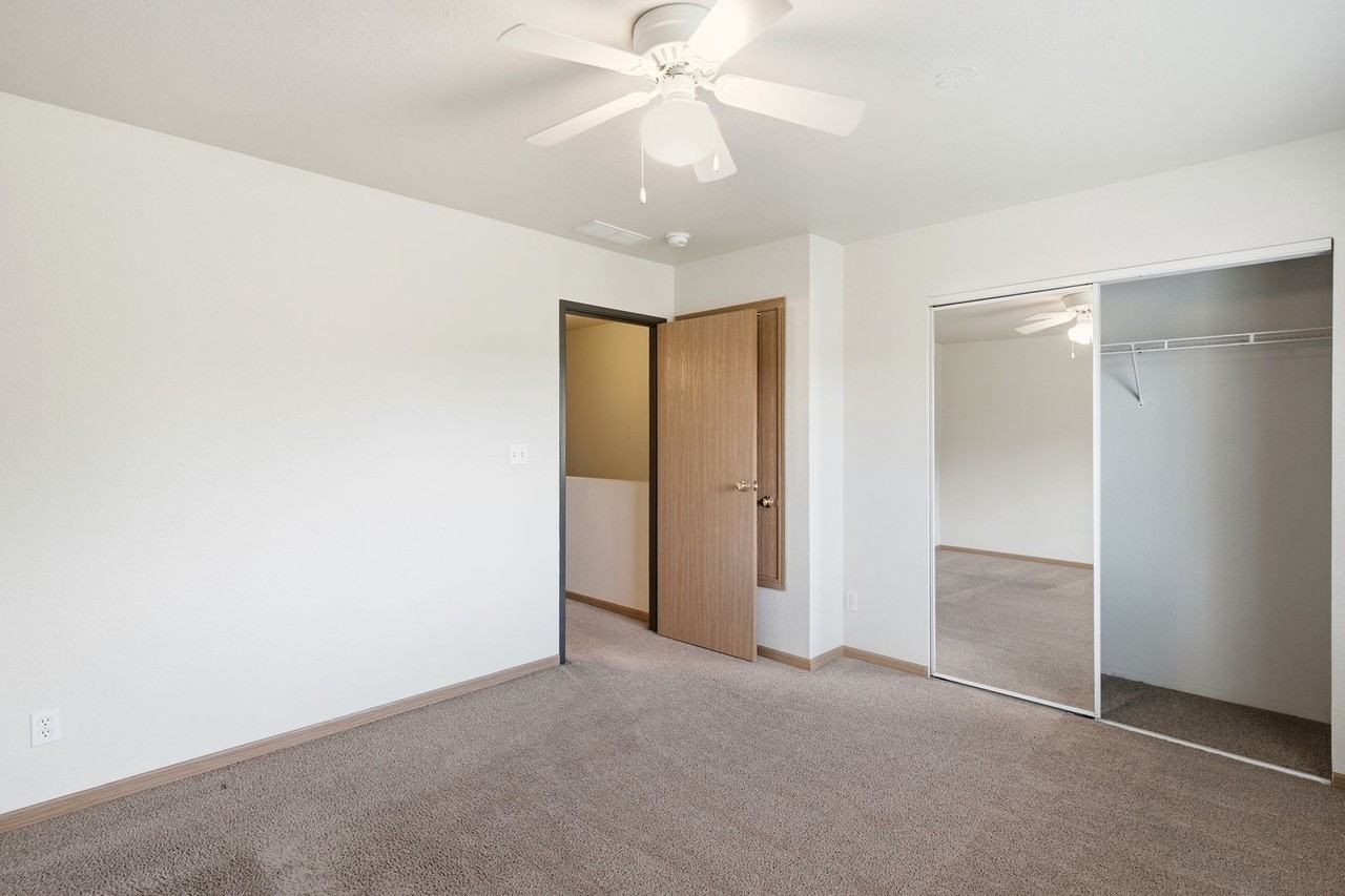 Lake Broadway Townhomes - Photo 7 of 10