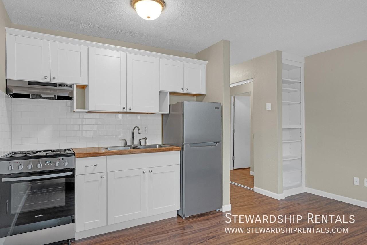 500 Monroe St #11 - Photo 4 of 12
