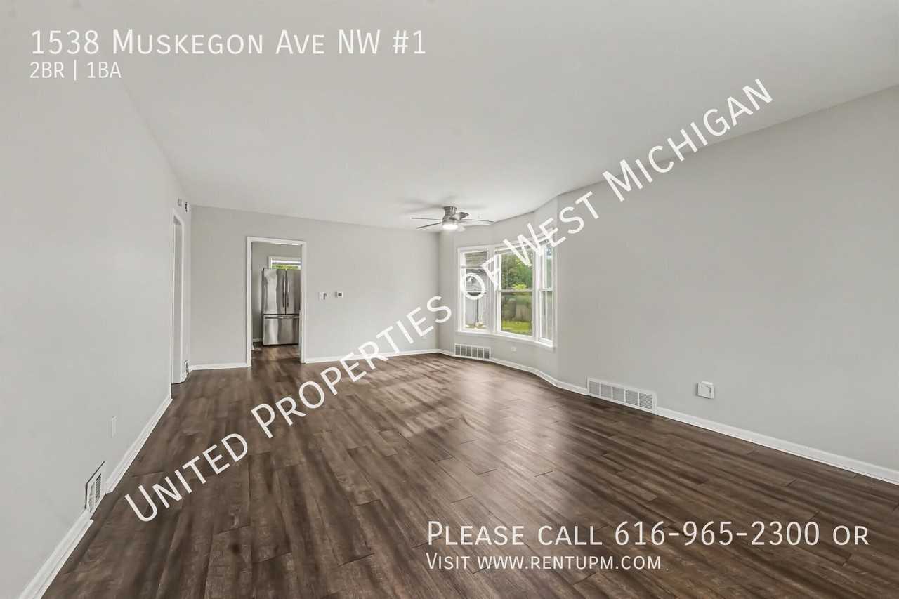 1538 Muskegon Ave Nw - Photo 4 of 17
