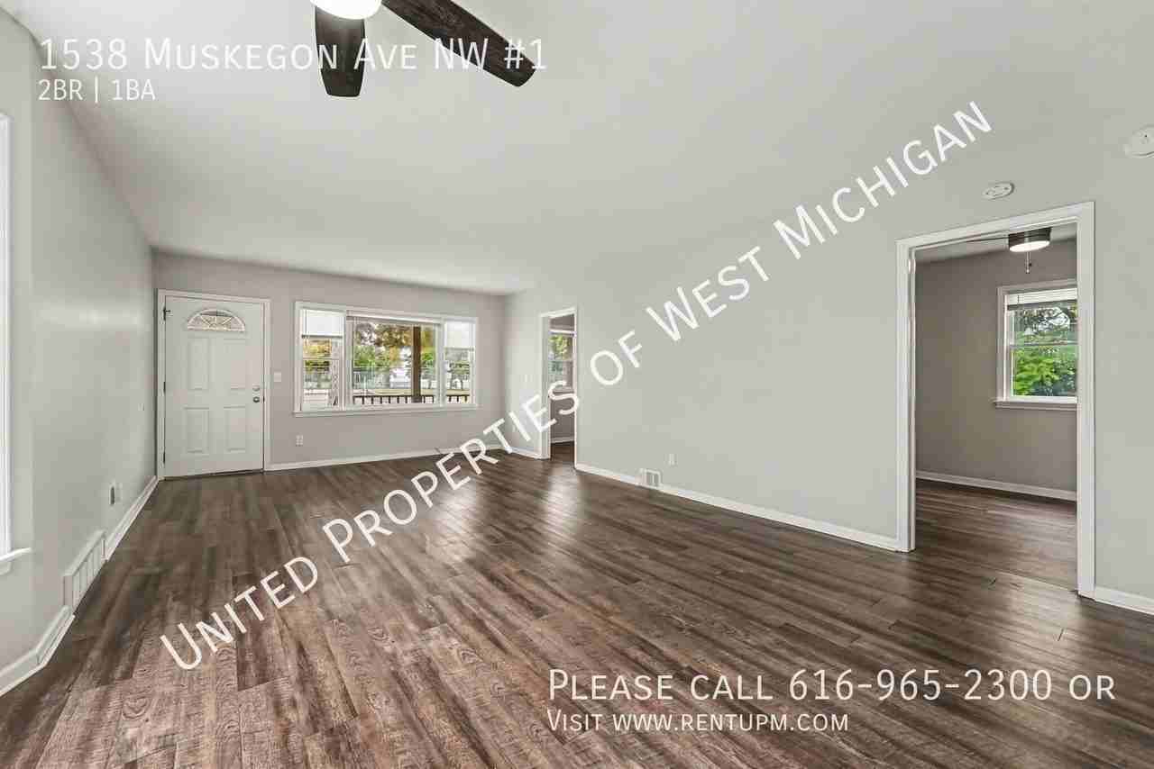 1538 Muskegon Ave Nw - Photo 5 of 17