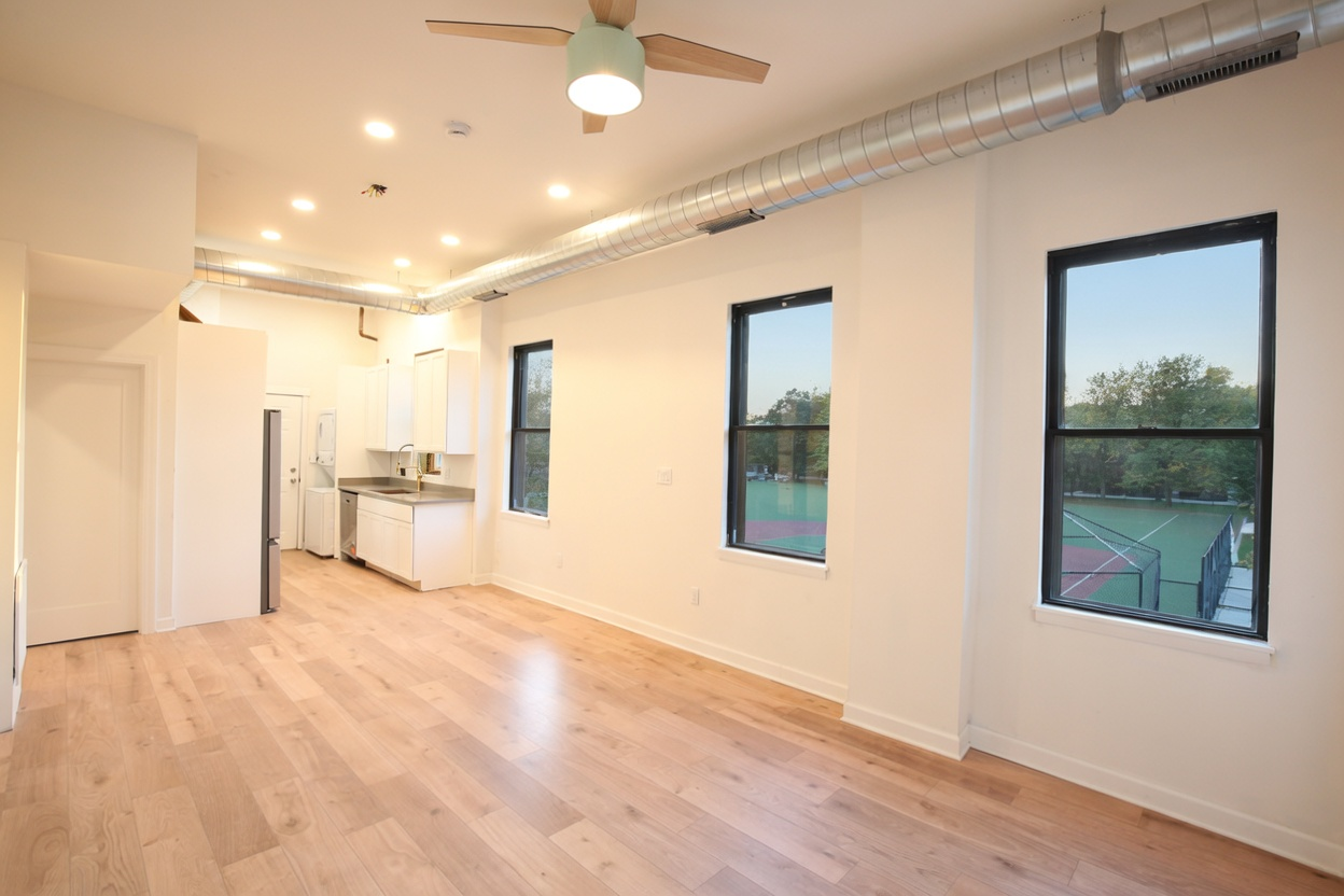 1077 W Polk St #2 - Photo 3 of 22