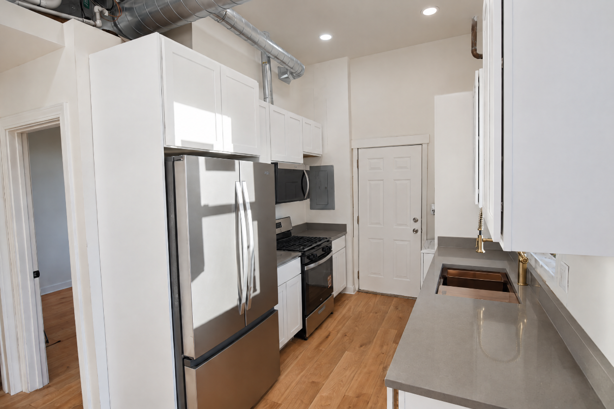 1077 W Polk St #2 - Photo 4 of 22