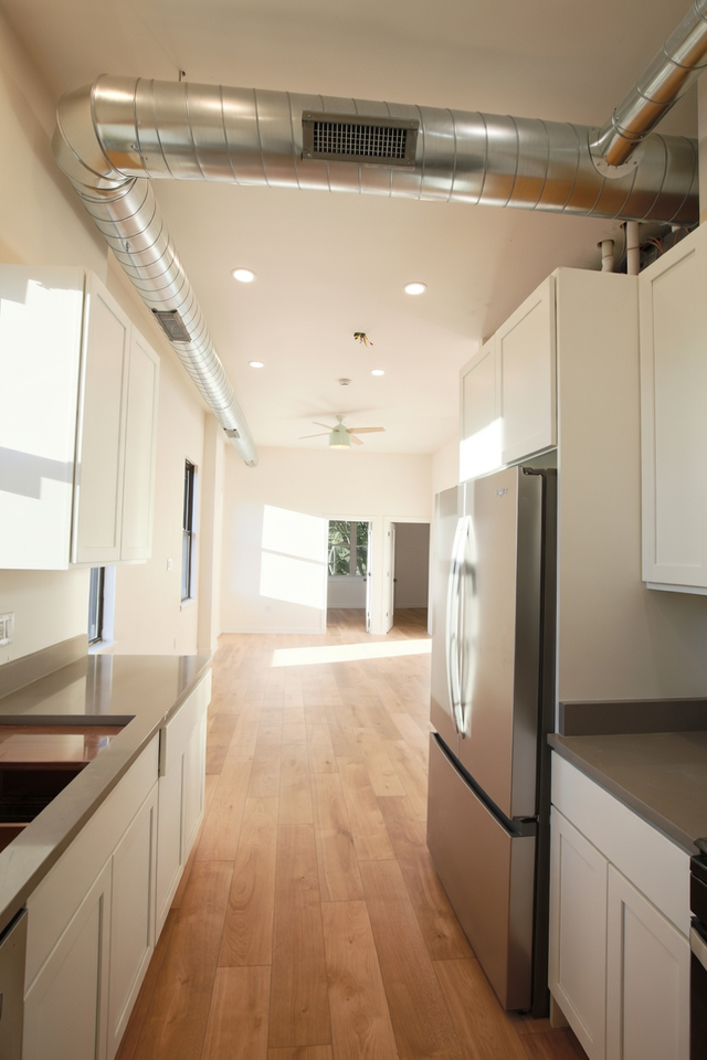 1077 W Polk St #2 - Photo 5 of 22