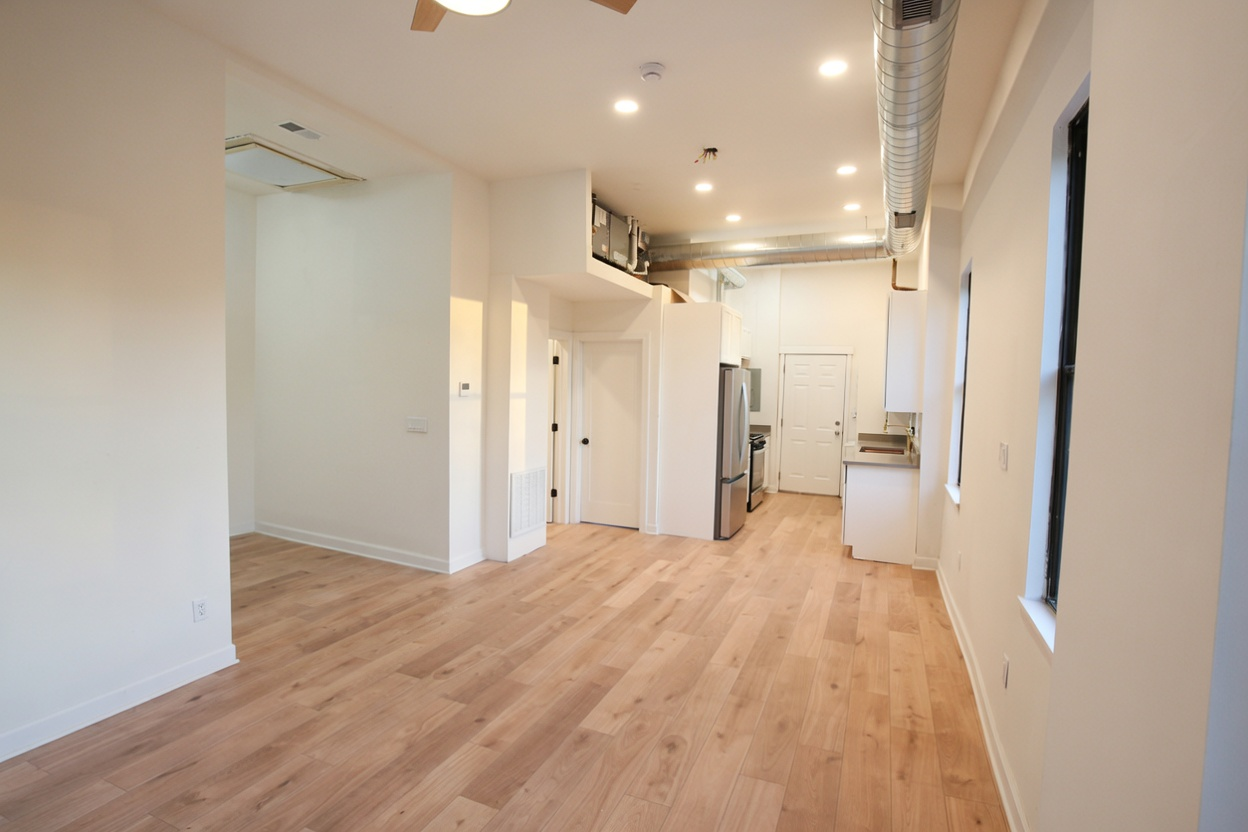 1077 W Polk St #2 - Photo 6 of 22